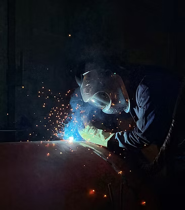 Ateliers de chaudronnerie lourde et soudure de cheminées industrielles à Gouvernes